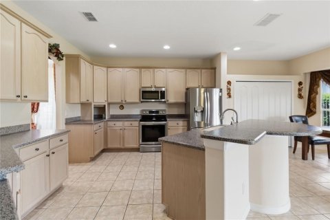 House in Orlando, Florida 5 bedrooms, 309.83 sq.m. № 2277056 - photo 18