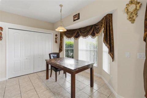 House in Orlando, Florida 5 bedrooms, 309.83 sq.m. № 2277056 - photo 22