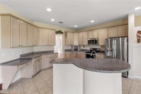 House in Orlando, Florida 5 bedrooms, 309.83 sq.m. № 2277056 - photo 17