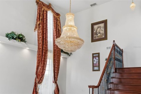 House in Orlando, Florida 5 bedrooms, 309.83 sq.m. № 2277056 - photo 24