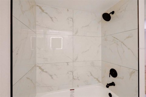 Villa ou maison à vendre à Altamonte Springs, Floride: 4 chambres, 134.52 m2 № 2430779 - photo 16