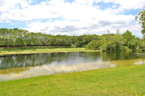 House in Weston, Florida 4 bedrooms, 176.7 sq.m. № 2240229 - photo 10