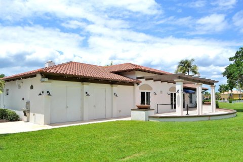 House in Weston, Florida 4 bedrooms, 176.7 sq.m. № 2240229 - photo 11