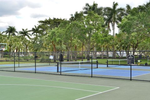 House in Weston, Florida 4 bedrooms, 176.7 sq.m. № 2240229 - photo 18