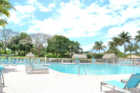 House in Weston, Florida 4 bedrooms, 176.7 sq.m. № 2240229 - photo 12