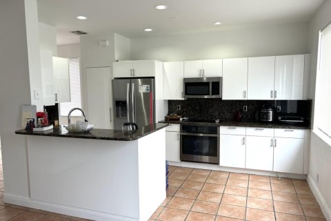 House in Weston, Florida 4 bedrooms, 176.7 sq.m. № 2240229 - photo 3