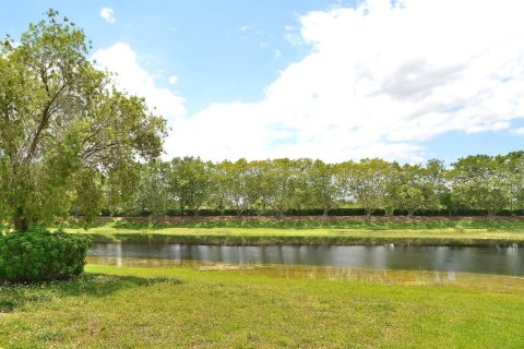 House in Weston, Florida 4 bedrooms, 176.7 sq.m. № 2240229 - photo 15