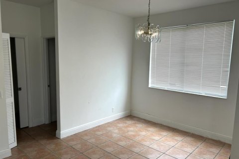 House in Weston, Florida 4 bedrooms, 176.7 sq.m. № 2240229 - photo 7