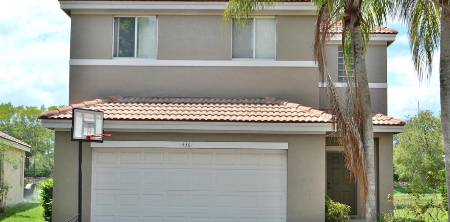 House in Weston, Florida 4 bedrooms, 176.7 sq.m. № 2240229