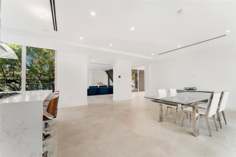 House in Miami, Florida 7 bedrooms, 466 sq.m. № 1590811 - photo 28