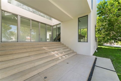 House in Miami, Florida 7 bedrooms, 466 sq.m. № 1590811 - photo 8