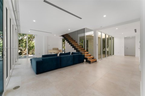 House in Miami, Florida 7 bedrooms, 466 sq.m. № 1590811 - photo 20