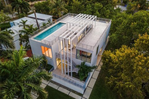 House in Miami, Florida 7 bedrooms, 466 sq.m. № 1590811 - photo 5