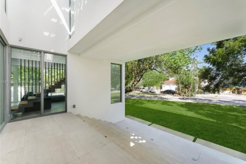 House in Miami, Florida 7 bedrooms, 466 sq.m. № 1590811 - photo 19