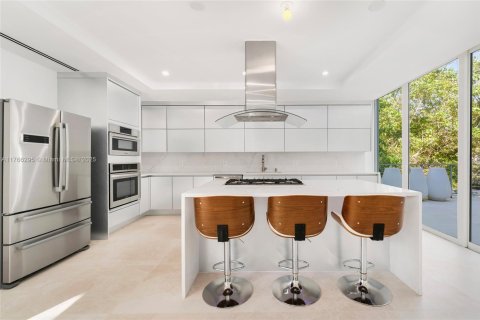 House in Miami, Florida 7 bedrooms, 466 sq.m. № 1590811 - photo 29