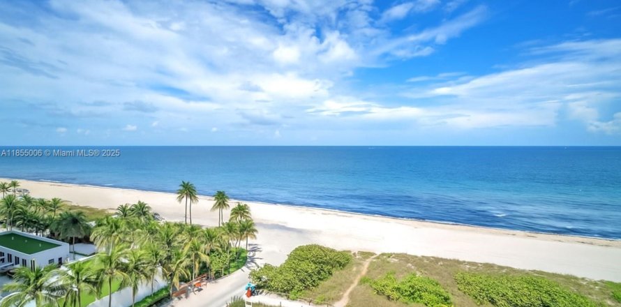 Condo in Surfside, Florida, 3 bedrooms № 1880272