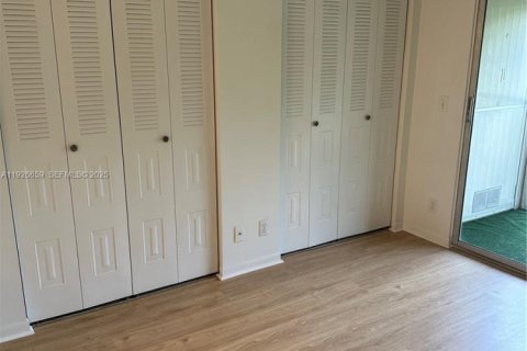 Снять в аренду кондоминиум в Пемброк-Пайнс, Флорида 1 спальня, 75.34м2, № 1986619 - фото 12