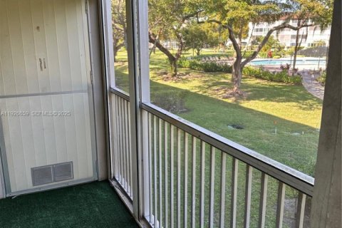 Снять в аренду кондоминиум в Пемброк-Пайнс, Флорида 1 спальня, 75.34м2, № 1986619 - фото 15