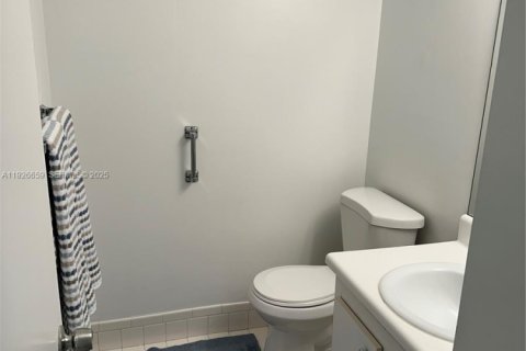 Снять в аренду кондоминиум в Пемброк-Пайнс, Флорида 1 спальня, 75.34м2, № 1986619 - фото 7