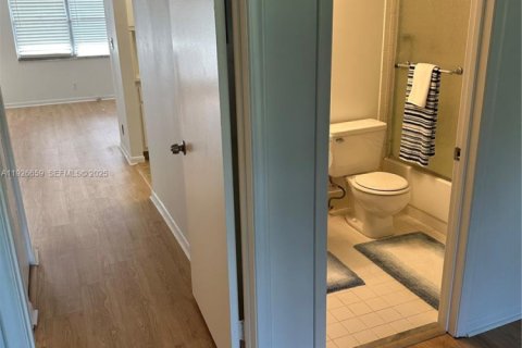 Снять в аренду кондоминиум в Пемброк-Пайнс, Флорида 1 спальня, 75.34м2, № 1986619 - фото 5