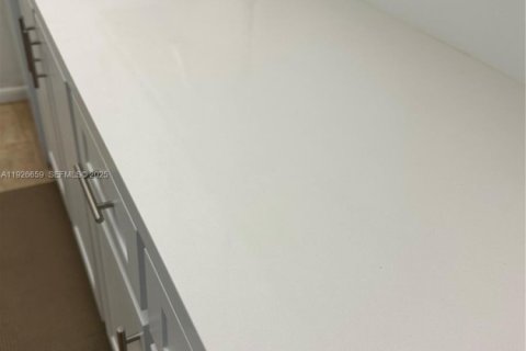 Снять в аренду кондоминиум в Пемброк-Пайнс, Флорида 1 спальня, 75.34м2, № 1986619 - фото 9