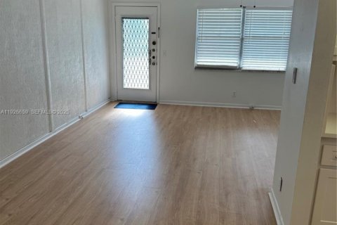 Снять в аренду кондоминиум в Пемброк-Пайнс, Флорида 1 спальня, 75.34м2, № 1986619 - фото 22