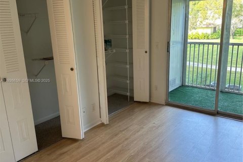 Снять в аренду кондоминиум в Пемброк-Пайнс, Флорида 1 спальня, 75.34м2, № 1986619 - фото 11