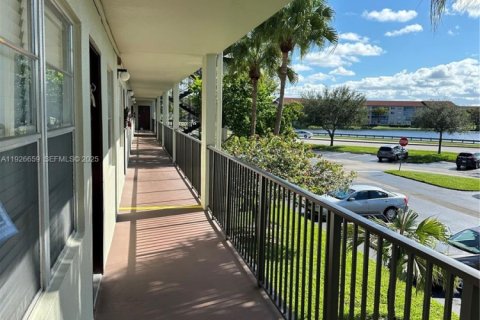 Снять в аренду кондоминиум в Пемброк-Пайнс, Флорида 1 спальня, 75.34м2, № 1986619 - фото 19