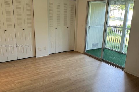 Снять в аренду кондоминиум в Пемброк-Пайнс, Флорида 1 спальня, 75.34м2, № 1986619 - фото 25