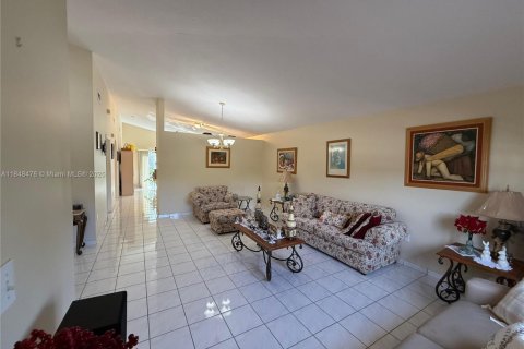 Villa ou maison à vendre à Miami, Floride: 3 chambres, 142.98 m2 № 1852172 - photo 3