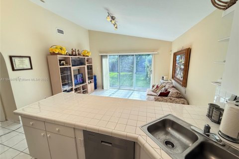 Villa ou maison à vendre à Miami, Floride: 3 chambres, 142.98 m2 № 1852172 - photo 9