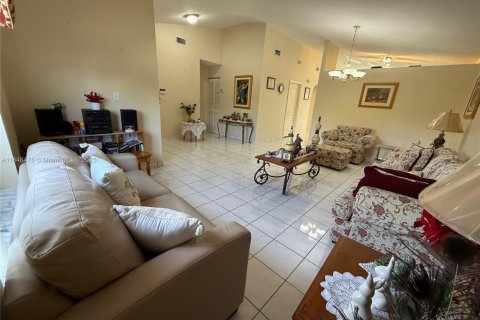 Villa ou maison à vendre à Miami, Floride: 3 chambres, 142.98 m2 № 1852172 - photo 4