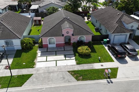 Villa ou maison à vendre à Miami, Floride: 3 chambres, 142.98 m2 № 1852172 - photo 2