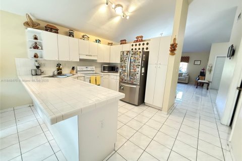 Villa ou maison à vendre à Miami, Floride: 3 chambres, 142.98 m2 № 1852172 - photo 5