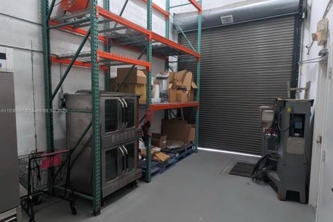 Propiedad comercial en venta en Sweetwater, Florida № 1936189 - foto 4