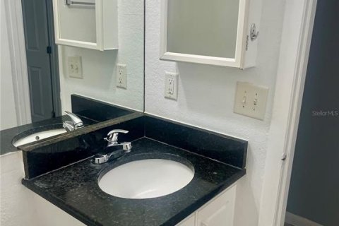 Condo in Orlando, Florida, 2 bedrooms  № 1515889 - photo 15