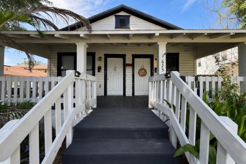 Commercial property in Winter Haven, Florida 4 bedrooms, 115.2 sq.m. № 2369330