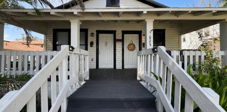 Commercial property in Winter Haven, Florida 4 bedrooms, 115.2 sq.m. № 2369330
