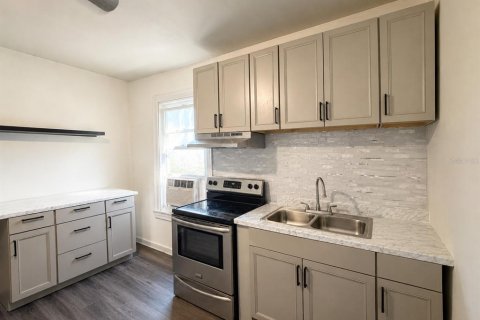 Commercial property in Winter Haven, Florida 4 bedrooms, 115.2 sq.m. № 2369330 - photo 18