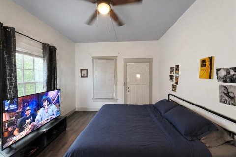 Commercial property in Winter Haven, Florida 4 bedrooms, 115.2 sq.m. № 2369330 - photo 14