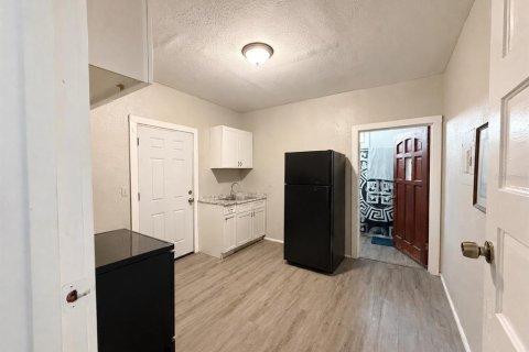 Commercial property in Winter Haven, Florida 4 bedrooms, 115.2 sq.m. № 2369330 - photo 8