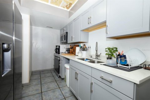Condo in Orlando, Florida, 2 bedrooms  № 1787347 - photo 11