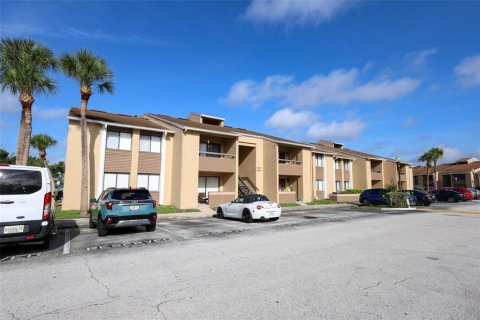 Condo in Orlando, Florida, 2 bedrooms  № 1787347 - photo 1