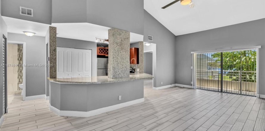 Condominio en Oakland Park, Florida, 2 dormitorios № 1922446