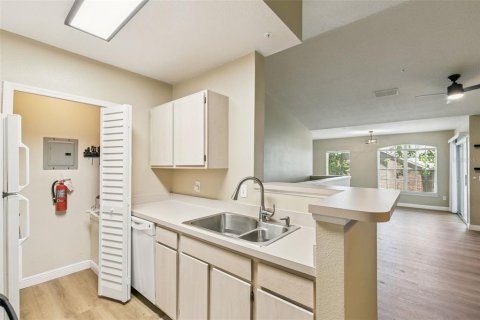 Condo in Orlando, Florida, 1 bedroom  № 2237974 - photo 17