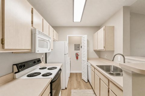 Condo in Orlando, Florida, 1 bedroom  № 2237974 - photo 19