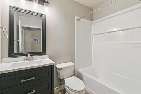 Condo in Orlando, Florida, 1 bedroom  № 2237974 - photo 24