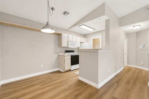 Condo in Orlando, Florida, 1 bedroom  № 2237974 - photo 16