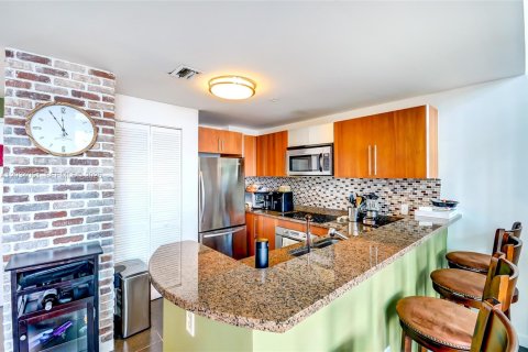 Condominio en alquiler en Miami, Florida, 1 dormitorio, 83.8 m2 № 2252953 - foto 2