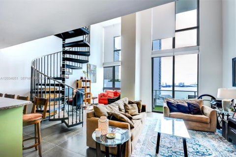 Condominio en alquiler en Miami, Florida, 1 dormitorio, 83.8 m2 № 2252953 - foto 4